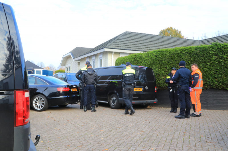 Inval woonwagenkamp tegen motorbende