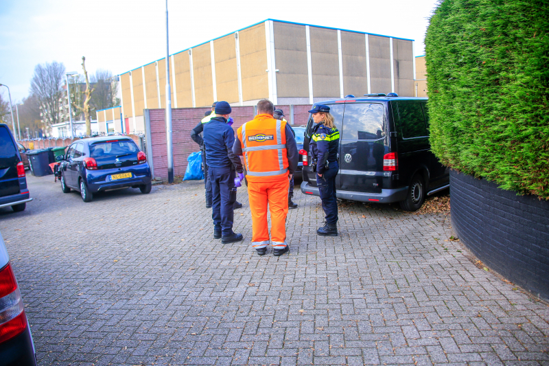 Inval woonwagenkamp tegen motorbende