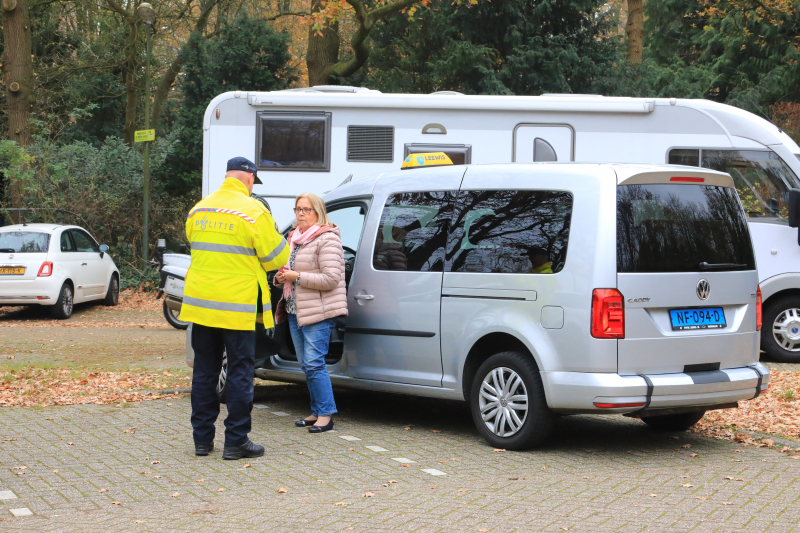 Politie houdt taxi- en rijschoolcontrole
