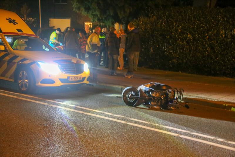 Twee scooterrijders gewond na aanrijding met auto