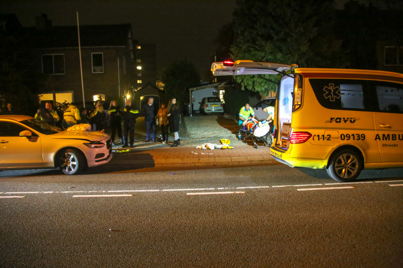 Twee scooterrijders gewond na aanrijding met auto