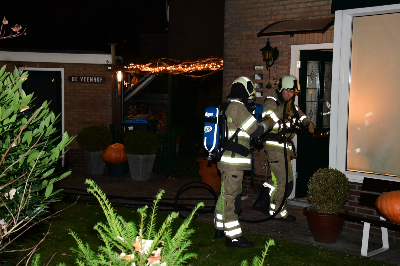 Woonkamer vol rook door schoorsteenbrand