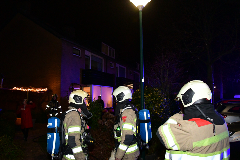 Woonkamer vol rook door schoorsteenbrand