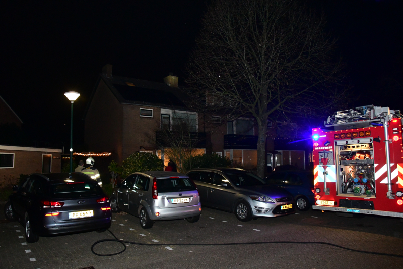 Woonkamer vol rook door schoorsteenbrand