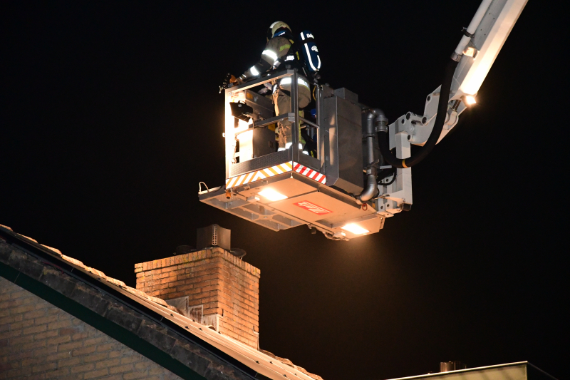 Woonkamer vol rook door schoorsteenbrand