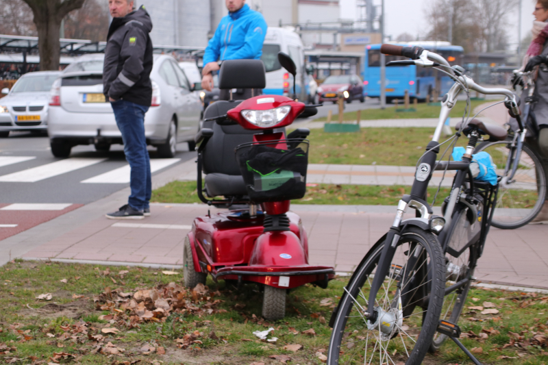 Scootmobieler aangereden op beruchte oversteek