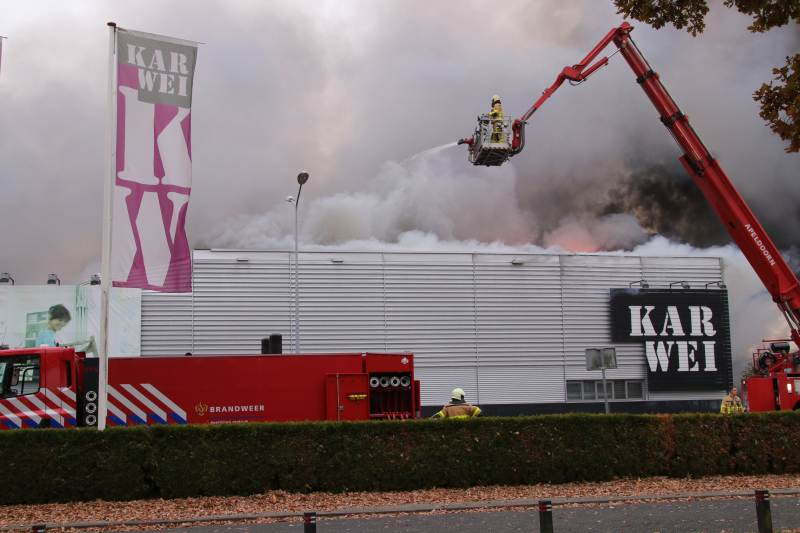 Felle brand verwoest bouwmarkt Karwei