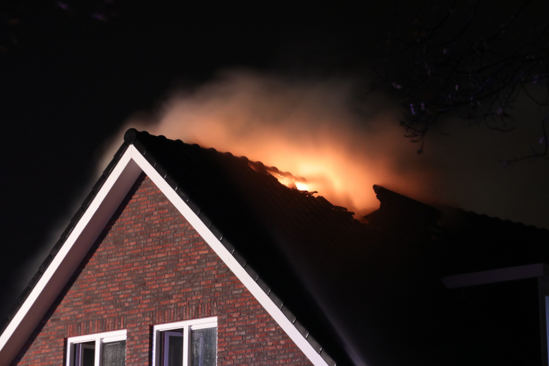 Uitslaande brand in nieuwe leegstaande woning