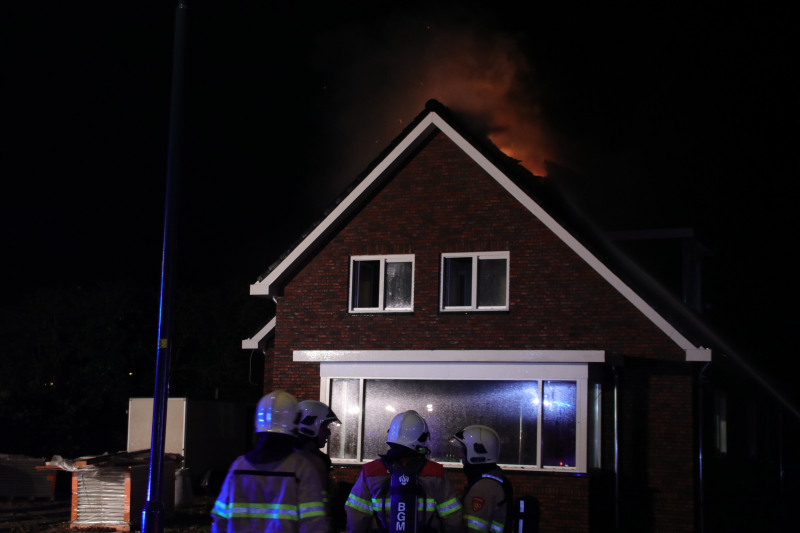 Uitslaande brand in nieuwe leegstaande woning