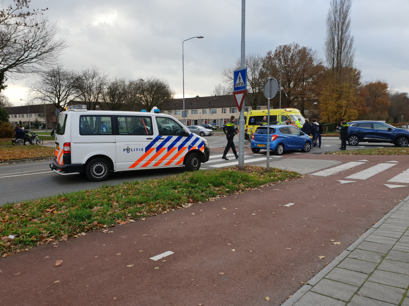Fietser zwaargewond bij aanrijding op rotonde