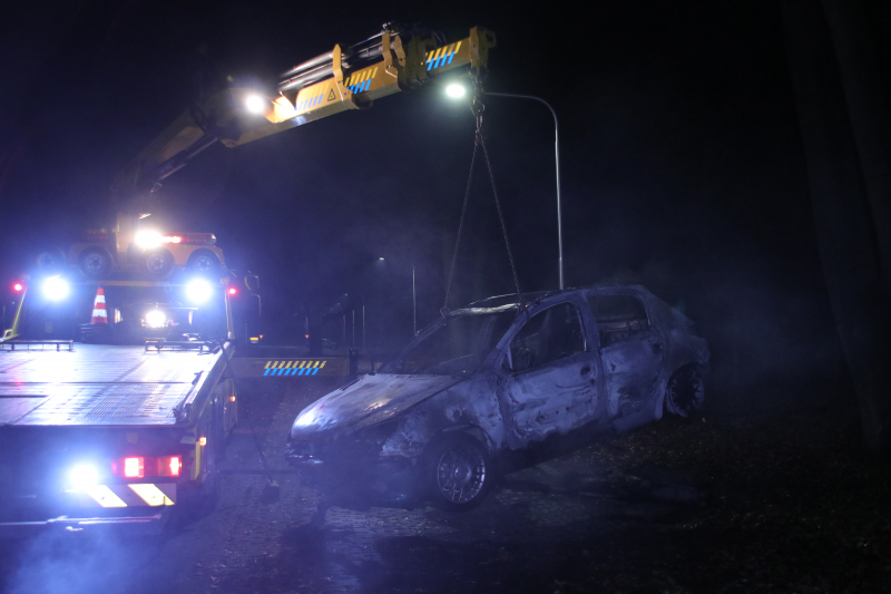 Auto uitgebrand op parkeerplaats
