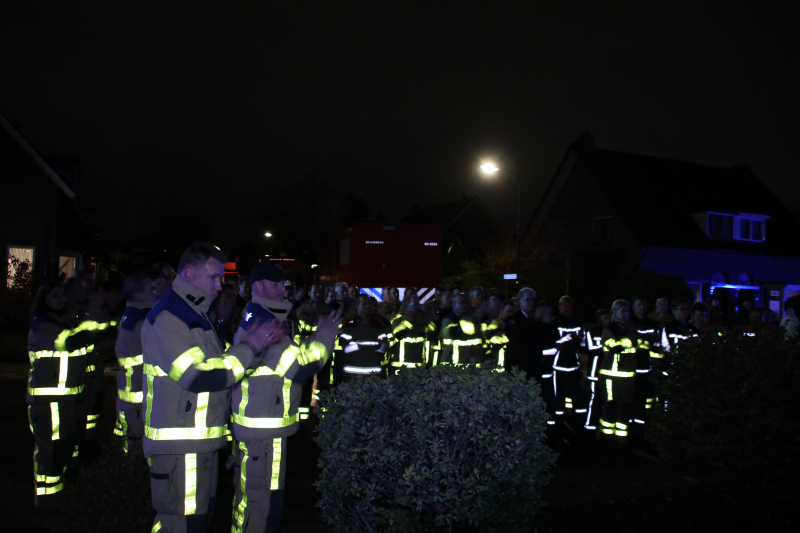 Brandweerlieden brengen eerbetoon aan ernstig zieke collega