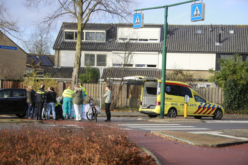 Fietsster gewond na botsing met auto