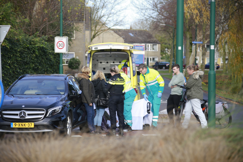 Fietsster gewond na botsing met auto