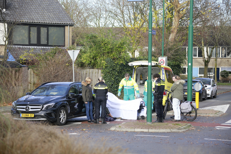 Fietsster gewond na botsing met auto