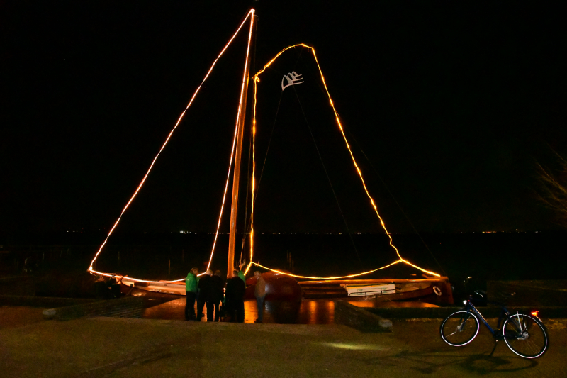 Wethouder ontsteekt verlichting SkÃ»tsje Eemlander