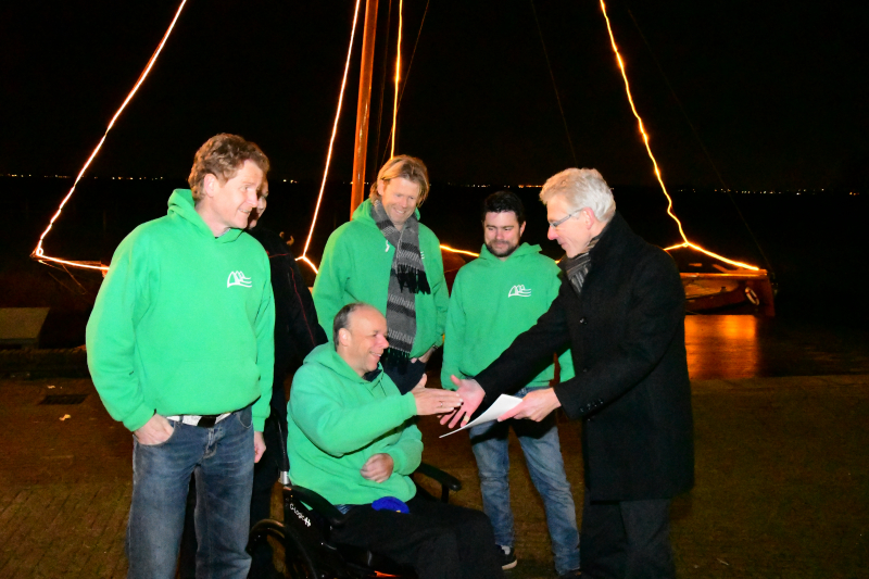 Wethouder ontsteekt verlichting SkÃ»tsje Eemlander