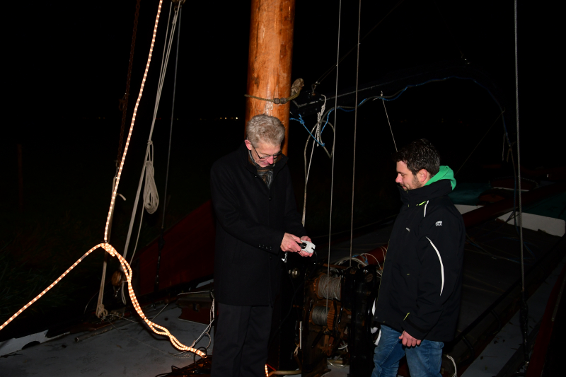 Wethouder ontsteekt verlichting SkÃ»tsje Eemlander