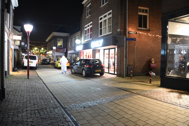 Forensische Opsporing doet onderzoek in woning