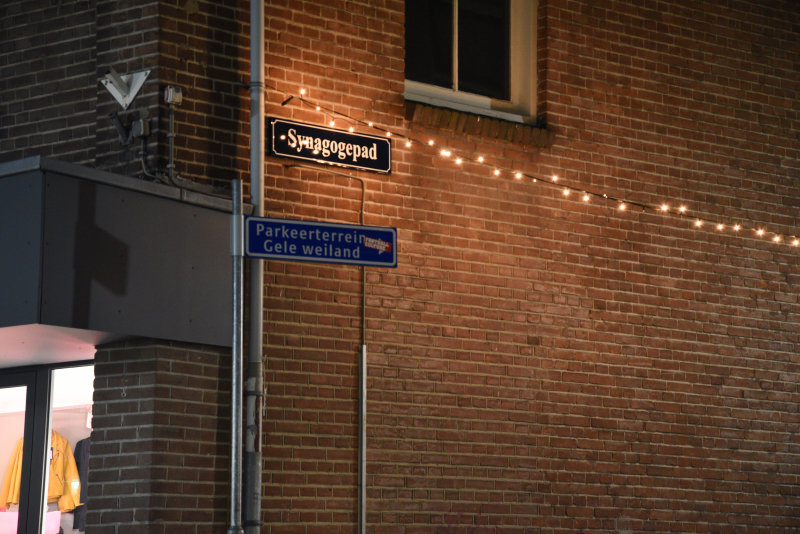 Forensische Opsporing doet onderzoek in woning