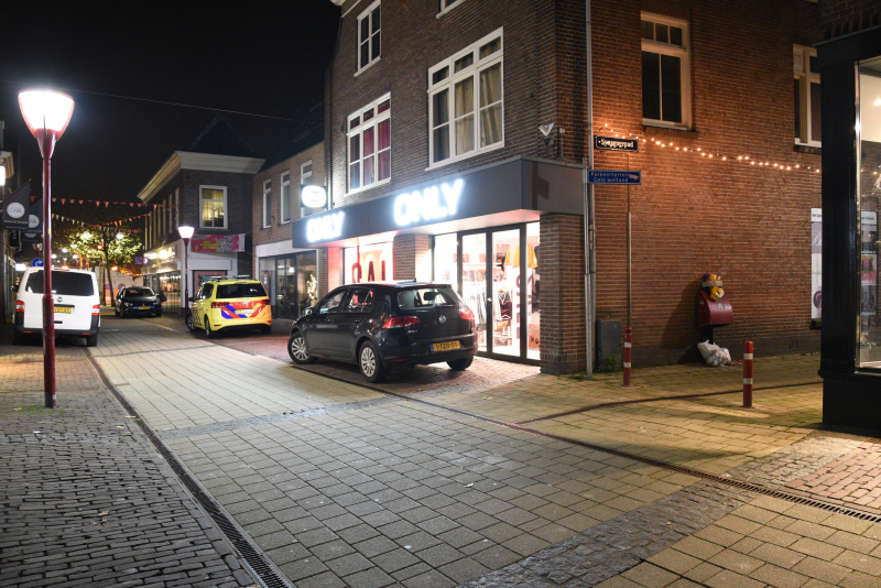 Forensische Opsporing doet onderzoek in woning