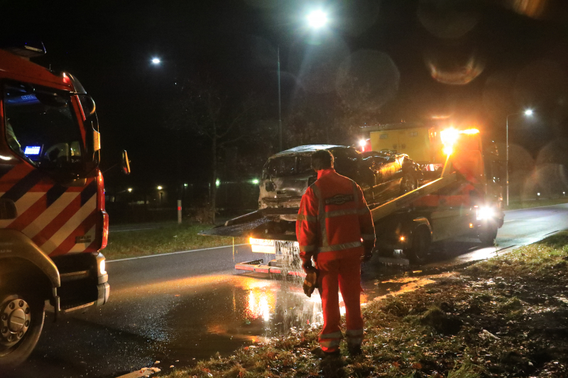 Voertuigbrand laait opnieuw op