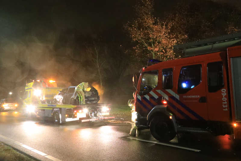 Voertuigbrand laait opnieuw op
