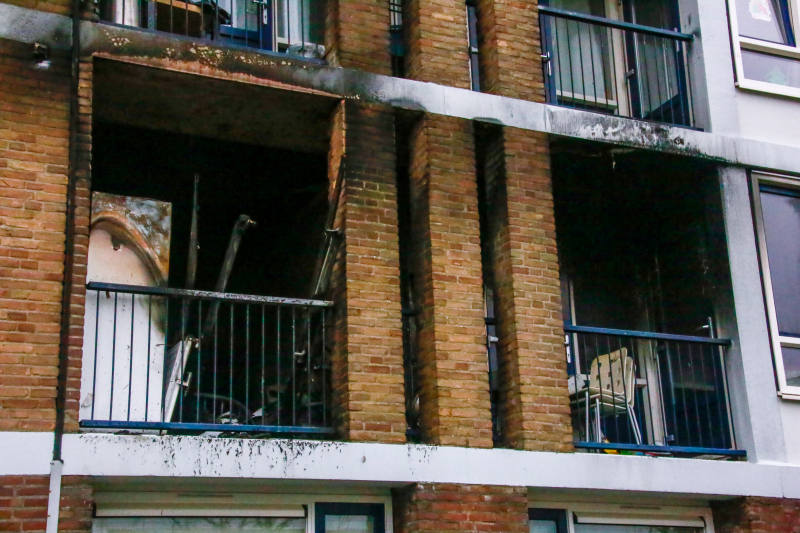 Enorme schade bij brand in flatwoning