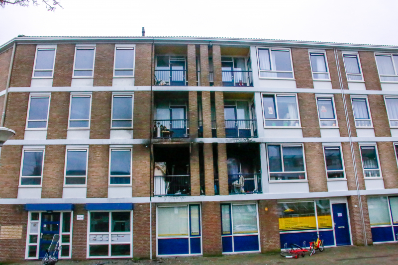 Enorme schade bij brand in flatwoning