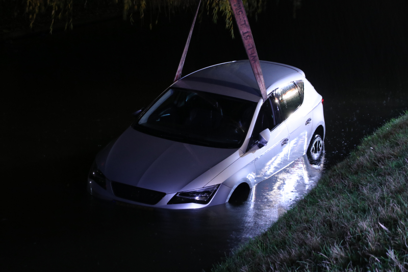 Klassieke fout, auto kopje onder