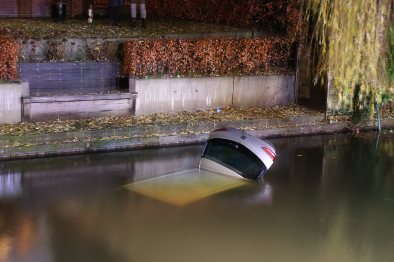 Klassieke fout, auto kopje onder