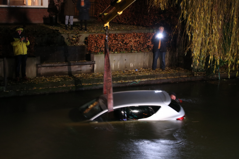 Klassieke fout, auto kopje onder