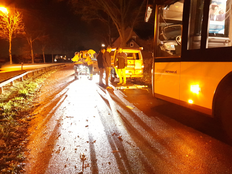 Aanrijding tussen personenbus en stadsbus