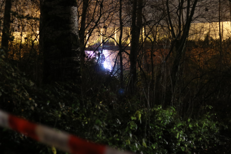 Overleden persoon aangetroffen in park