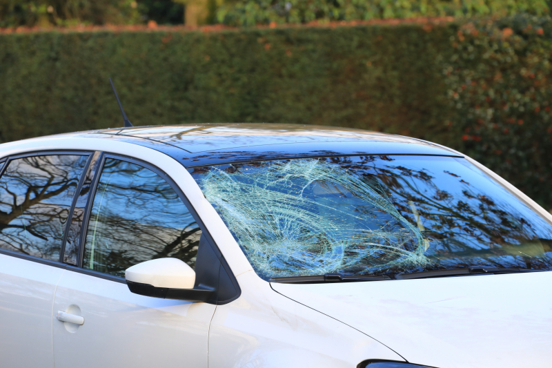 Fietser zwaargewond door aanrijding