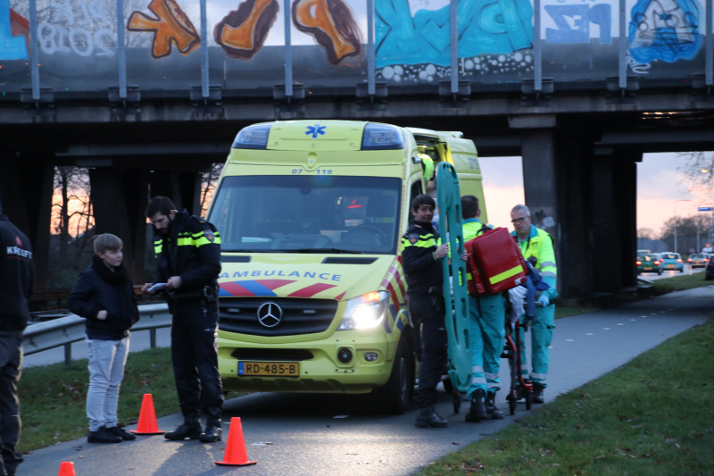 Bromfietser gewond na botsing met fietser