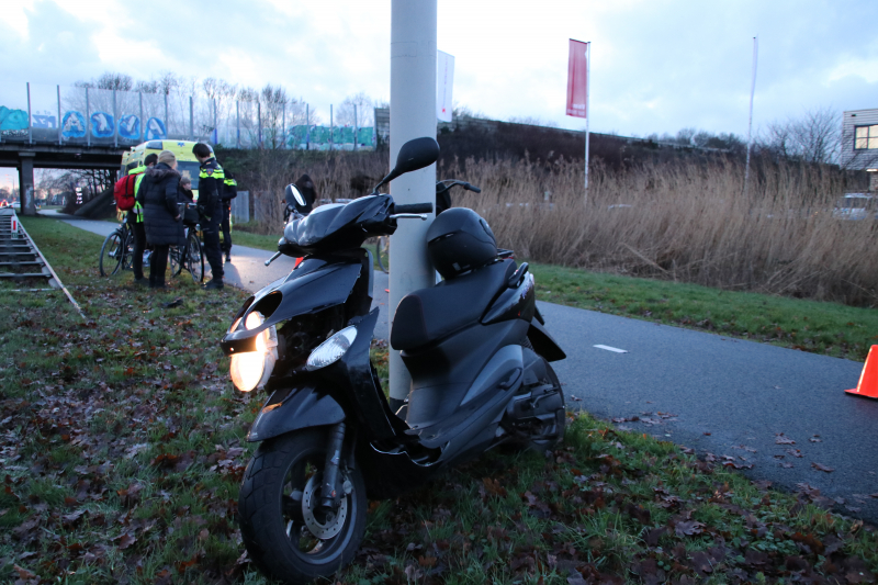 Bromfietser gewond na botsing met fietser