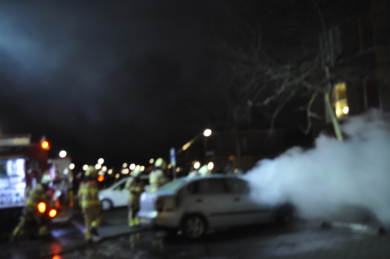 Auto in brand gestoken