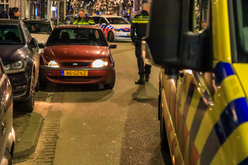 Auto ramt geparkeerde auto's