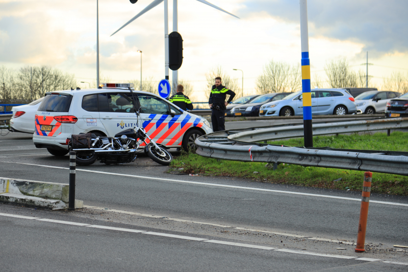 Motorrijder gewond na botsing met auto