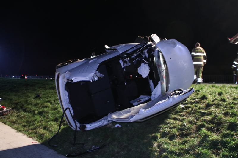 Persoon bekneld na frontale botsing