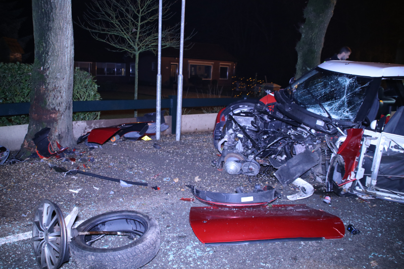 Gewonde bij aanrijding op een boom met 45km wagentje