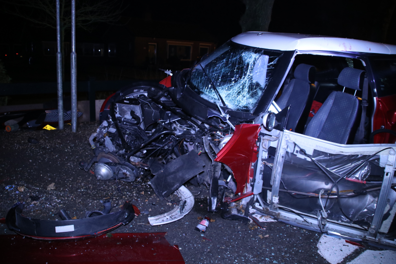 Gewonde bij aanrijding op een boom met 45km wagentje
