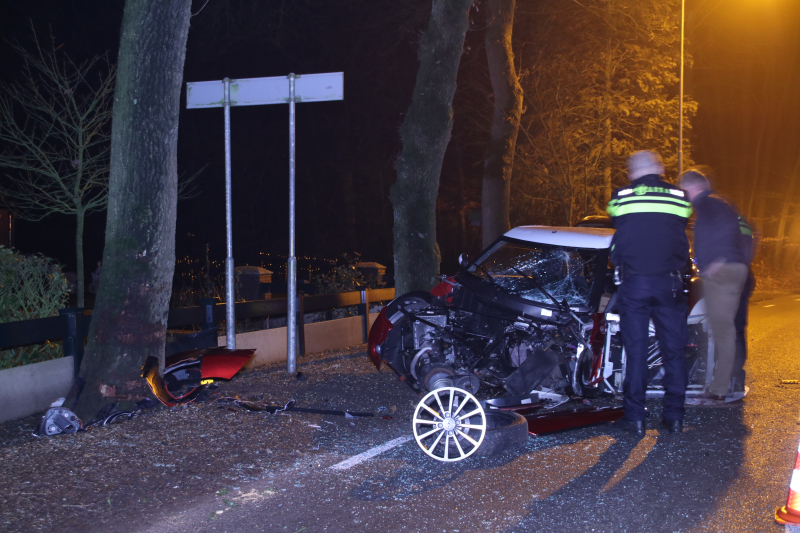 Gewonde bij aanrijding op een boom met 45km wagentje