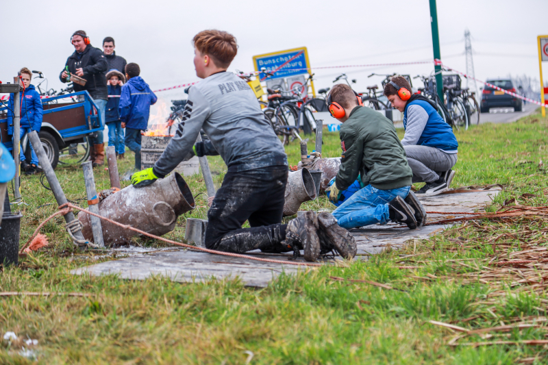 Carbidschieten in volle gang