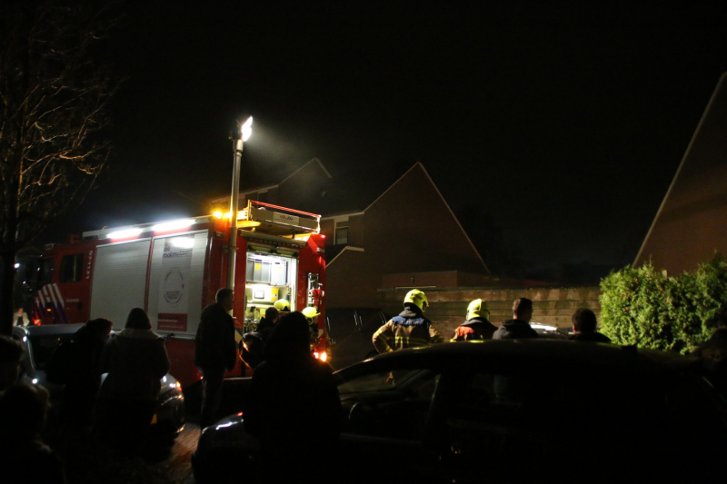 Buurtbewoners blussen autobrand