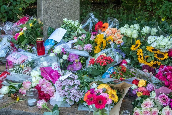 Veel bloemen en mooie woorden voor Anne Faber
