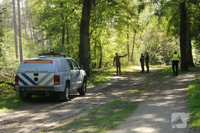 Granaat gevonden langs spoor
