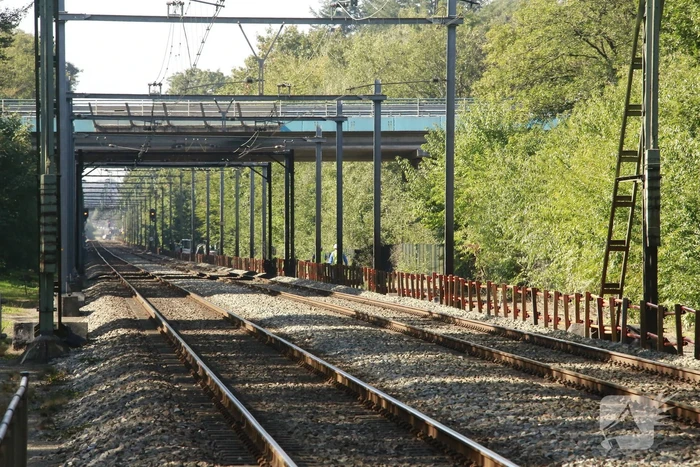 Granaat gevonden langs spoor