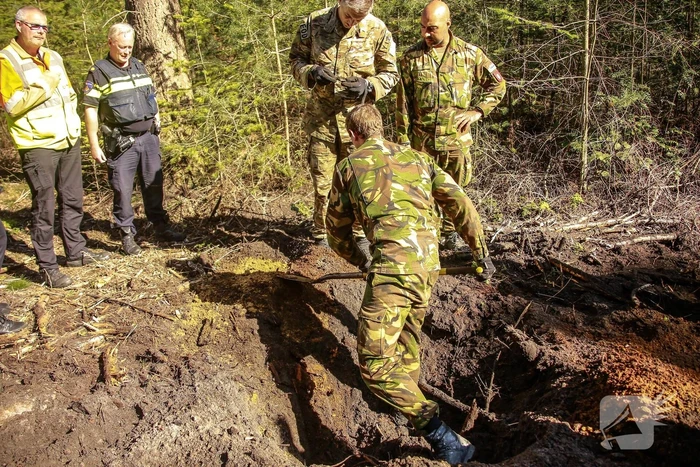 Granaat gevonden langs spoor